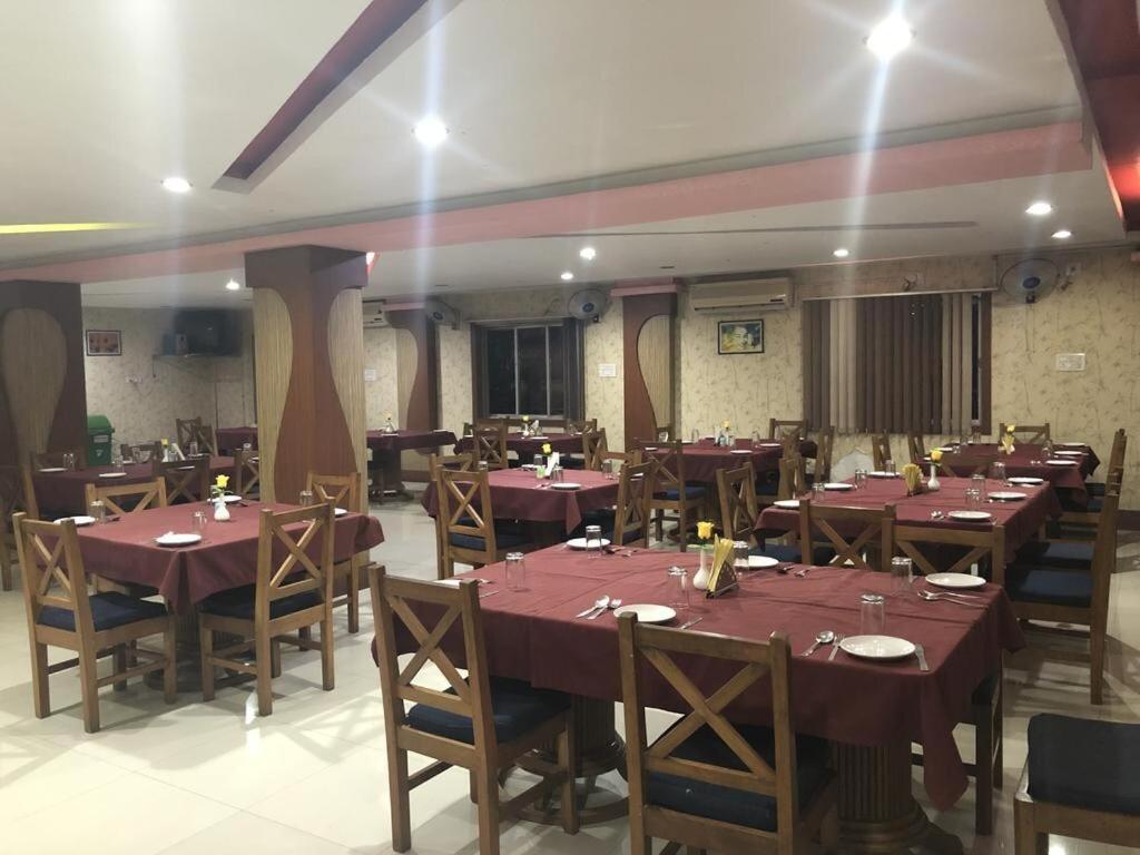 Hotel Nandanik Palace Falakata Exterior photo