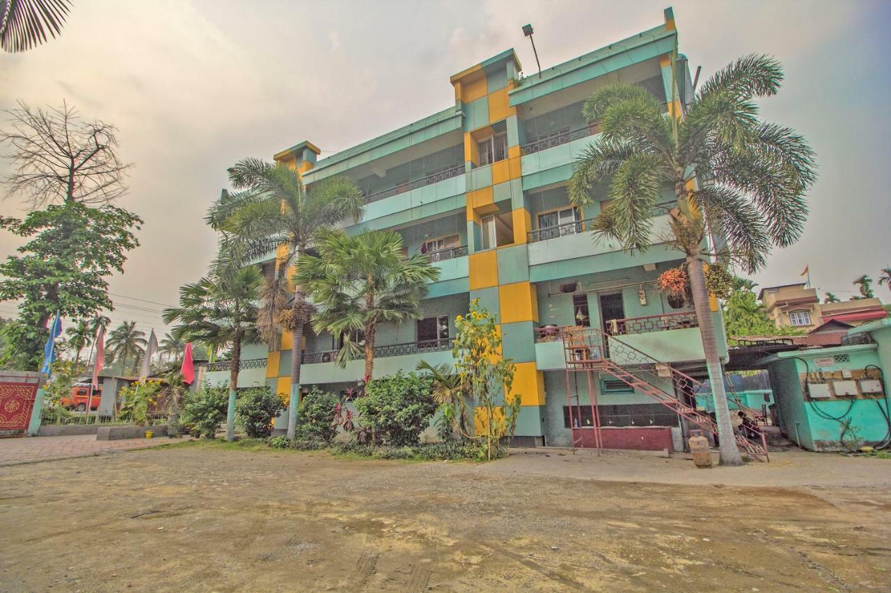 Hotel Nandanik Palace Falakata Exterior photo